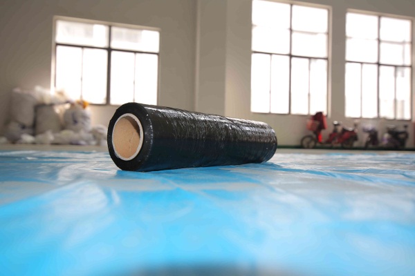 手用黑色缠绕膜